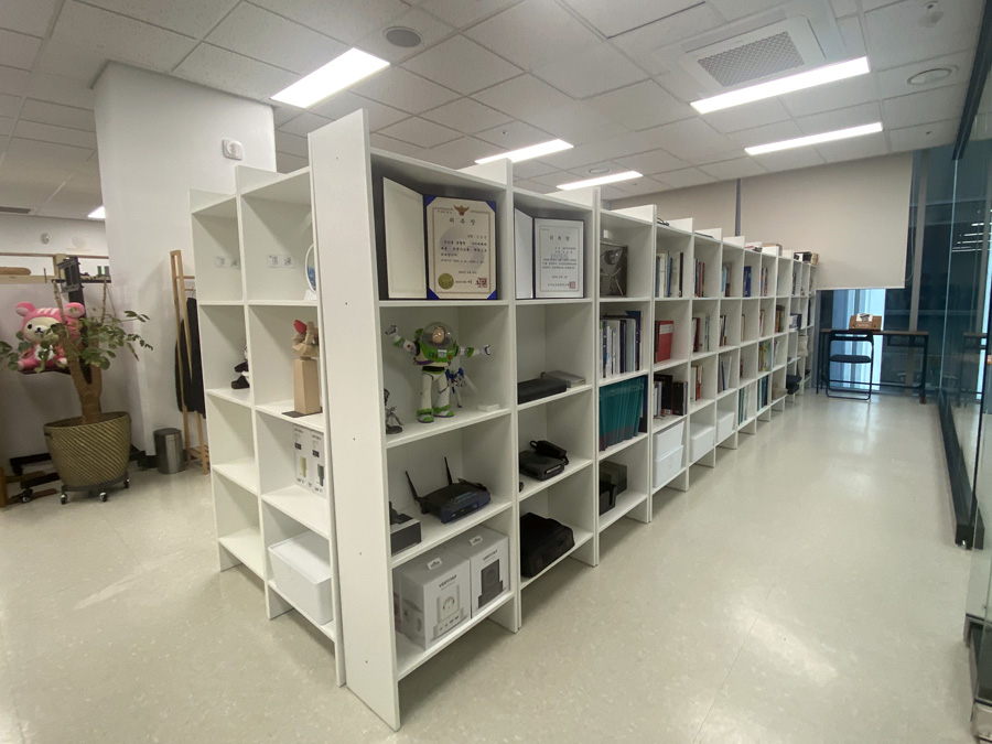 qubit_office-9-1